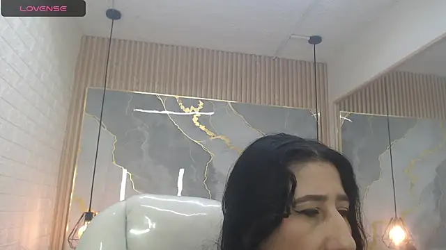 nei girl online show from September 20, 2025, 11:33 am