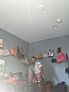 ItsBarbieBitcxxxx69 online show from November 11, 2025, 5:46 pm