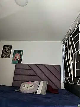 KARINNA  RAVEN online show from April 7, 2026, 11:04 pm