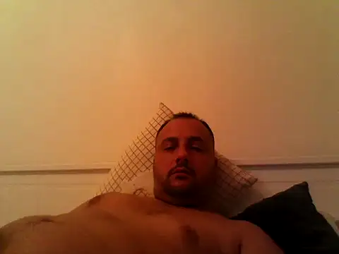 hotmalerobinson1 online show from October 22, 2025, 8:19 pm