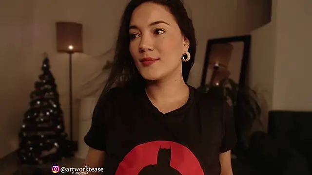 Snapshot of Artworktease chatting on December 11, 2024, 6:09 pm Artworktease online show from December 11, 2024, 6:09 pm