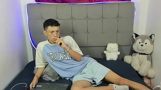 Snapshot of jeims_hotboy chatting on July 10, 2026, 1:25 pm jeims hotboy online show from July 10, 2026, 1:25 pm