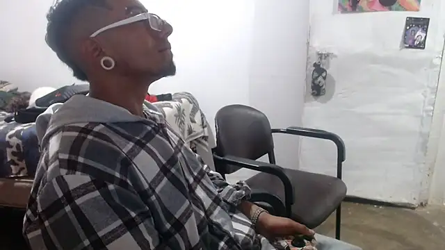 Snapshot of Cobra__Egipcia chatting on October 16, 2025, 12:33 am Cobra Egipcia online show from October 16, 2025, 12:33 am