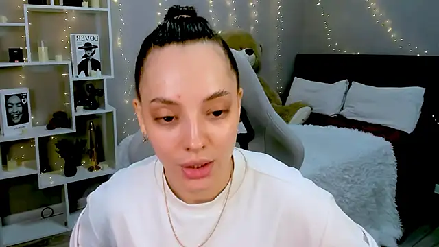 MelanieAlves online show from February 7, 2026, 12:09 pm