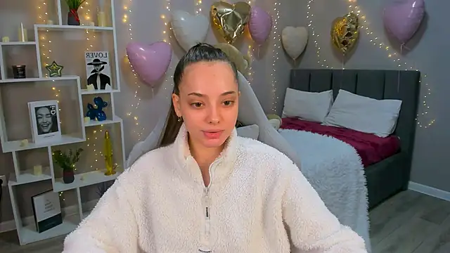 MelanieAlves online show from February 15, 2026, 1:41 pm