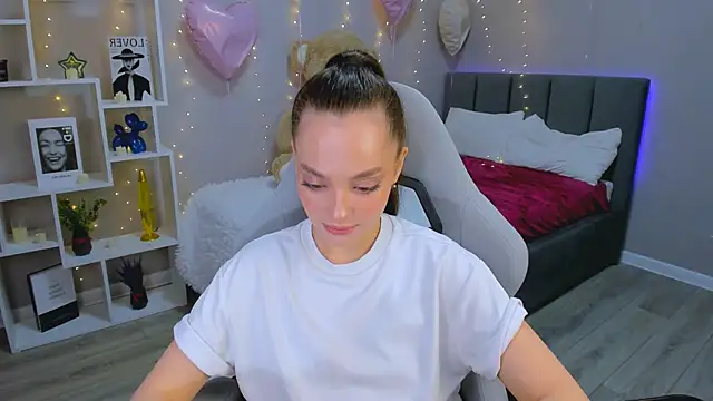 MelanieAlves online show from March 11, 2026, 12:33 pm