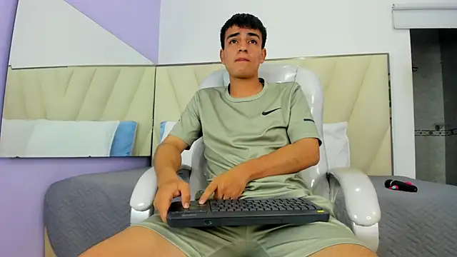 Hotboy21  online show from December 3, 2025, 3:47 am