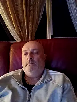 Alexis Bull online show from January 9, 2026, 11:39 pm