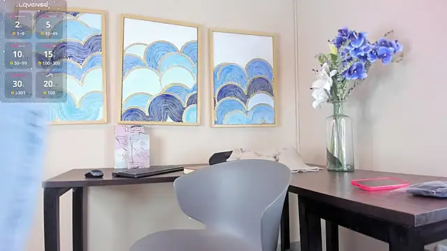 andrea xoe  online show from November 29, 2025, 2:31 pm