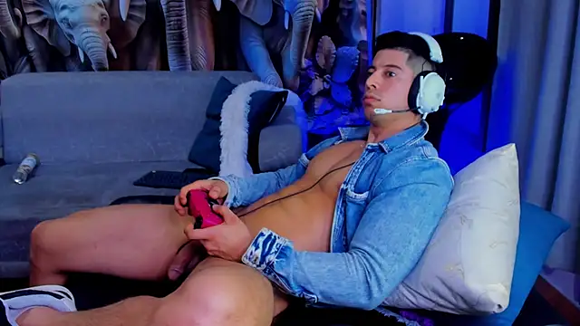 Lukas Green online show from November 12, 2025, 8:37 am