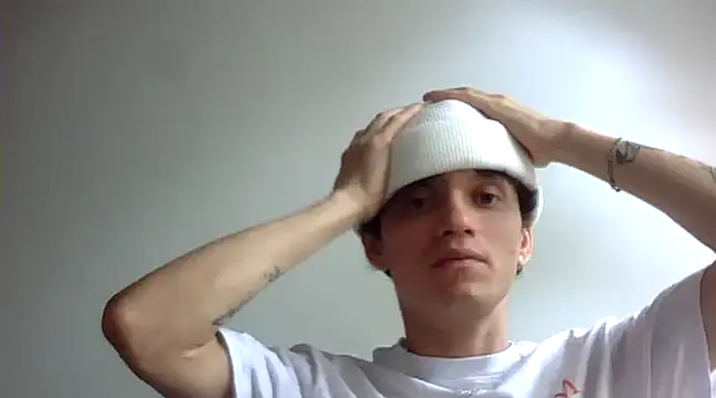 Snapshot of santihot089 chatting on March 20, 2025, 7:14 pm santihot089 online show from March 20, 2025, 7:14 pm