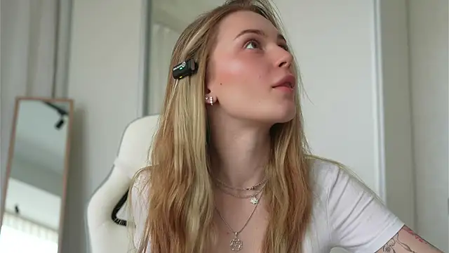 Snapshot of Cyberheart_ chatting on March 20, 2025, 9:04 am Cyberheart online show from March 20, 2025, 9:04 am