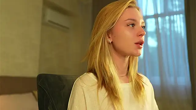 Snapshot of Cyberheart_ chatting on October 1, 2025, 2:56 pm Cyberheart online show from October 1, 2025, 2:56 pm