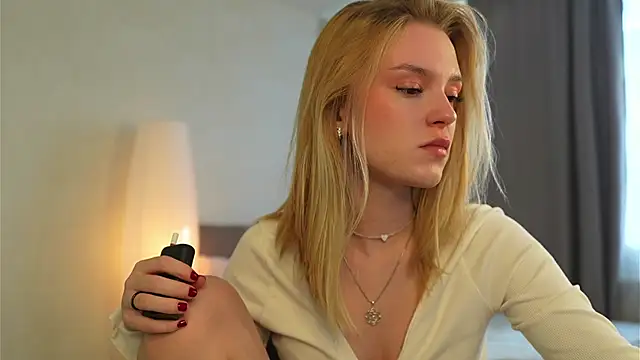 Snapshot of Cyberheart_ chatting on October 3, 2025, 12:46 pm Cyberheart online show from October 3, 2025, 12:46 pm