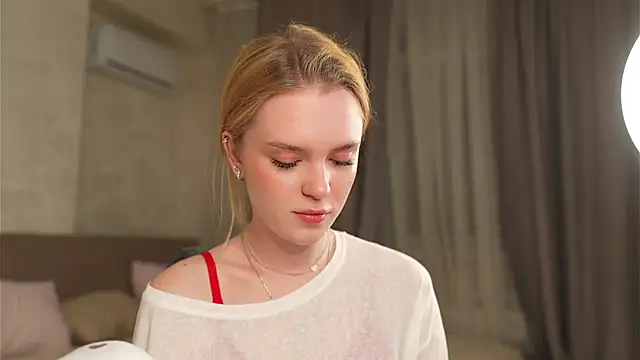 Snapshot of Cyberheart_ chatting on October 7, 2025, 3:42 pm Cyberheart online show from October 7, 2025, 3:42 pm