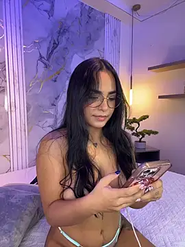 Snapshot of Lenna_s chatting on June 3, 2026, 10:04 pm Lenna s online show from June 3, 2026, 10:04 pm