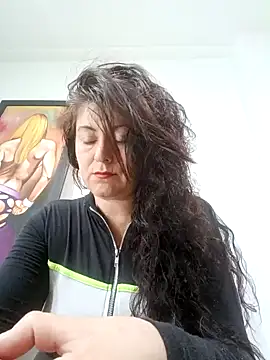 Snapshot of lunadicty chatting on December 21, 2024, 4:25 pm lunadicty online show from December 21, 2024, 4:25 pm