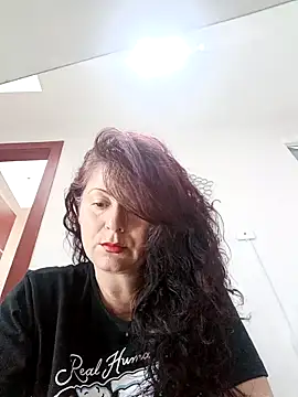 lunadicty online show from November 30, 2025, 8:13 pm