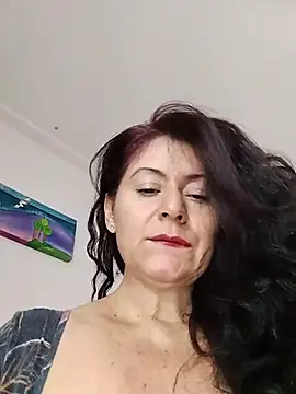 lunadicty online show from July 4, 2026, 5:41 pm