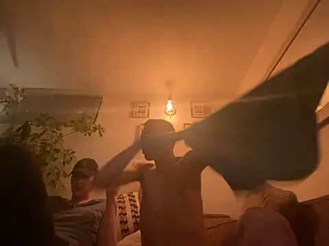 Chaud06 french online show from April 13, 2026, 3:12 am