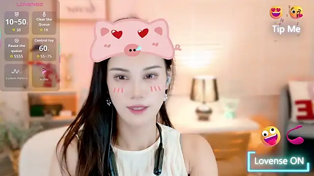 LunaBelle1984 online show from December 2, 2025, 4:13 pm