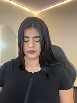 Snapshot of Kariina__69 chatting on October 16, 2025, 3:29 am Kariina  69 online show from October 16, 2025, 3:29 am