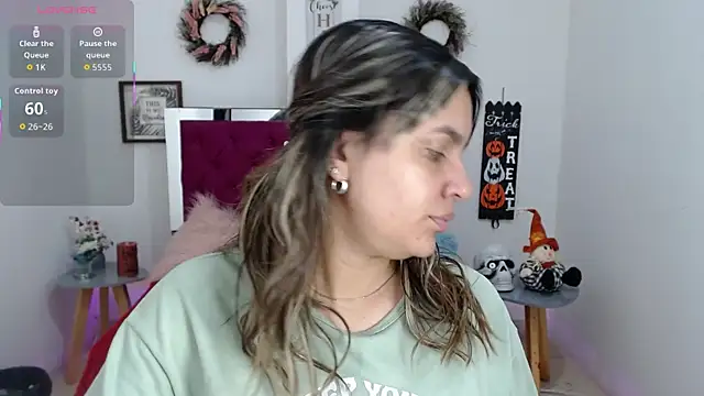 Snapshot of Isa-lox chatting on October 16, 2025, 9:27 pm Isa-lox online show from October 16, 2025, 9:27 pm