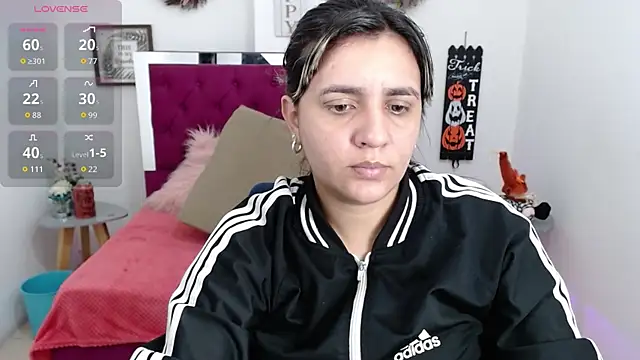 Snapshot of Isa-lox chatting on October 22, 2025, 9:47 pm Isa-lox online show from October 22, 2025, 9:47 pm