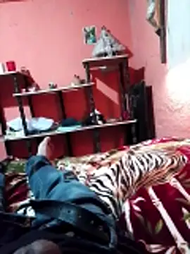 luuiss12 online show from February 18, 2026, 9:22 pm