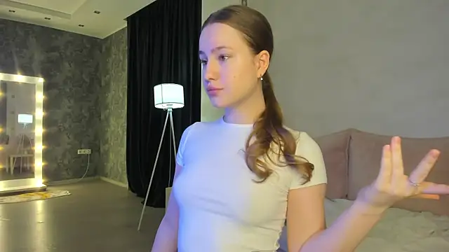 Candy Cansew online show from December 18, 2025, 9:37 am