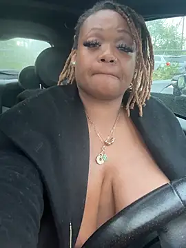 Snapshot of RoyalQueen2u chatting on April 26, 2026, 10:46 am RoyalQueen2u online show from April 26, 2026, 10:46 am