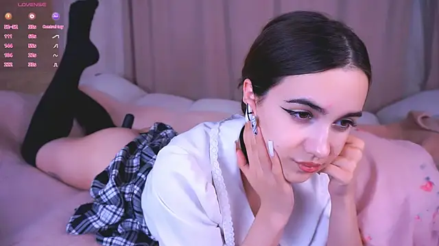 Snapshot of CupSizeGirl chatting on October 29, 2025, 1:35 pm CupSizeGirl online show from October 29, 2025, 1:35 pm