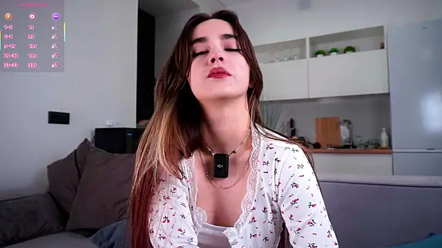 Snapshot of CupSizeGirl chatting on December 5, 2025, 1:09 pm CupSizeGirl online show from December 5, 2025, 1:09 pm