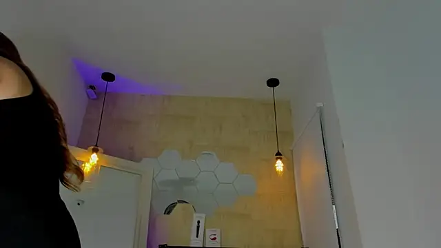 valentina-diiaz online show from November 22, 2025, 1:10 pm