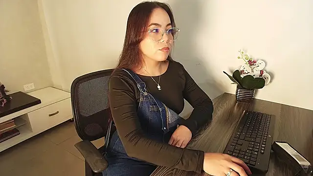  Victoria Collins online show from October 17, 2025, 11:13 am