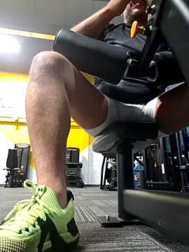 CloudyMuscleBeefy online show from October 5, 2025, 12:53 am