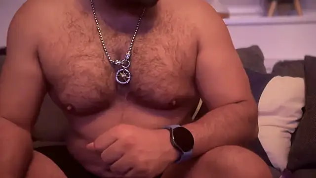 CloudyMuscleBeefy online show from October 18, 2025, 11:27 pm