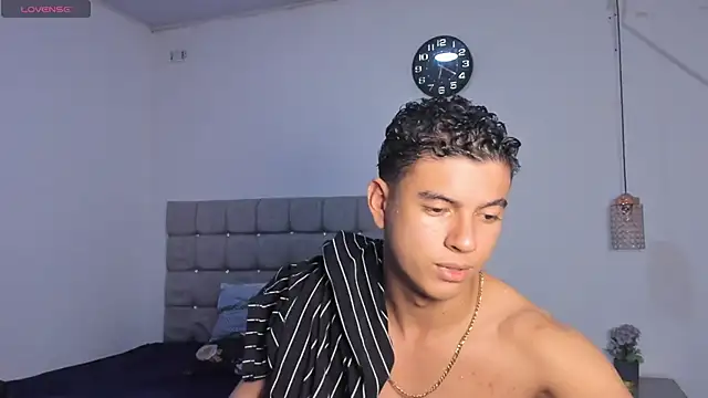 Snapshot of Santy_Stump chatting on February 17, 2026, 11:22 pm Santy Stump online show from February 17, 2026, 11:22 pm