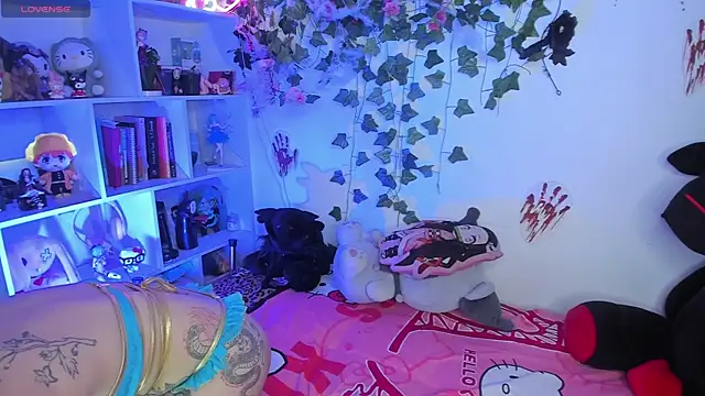 Snapshot of sarahminage_ chatting on November 11, 2025, 5:57 pm sarahminage online show from November 11, 2025, 5:57 pm