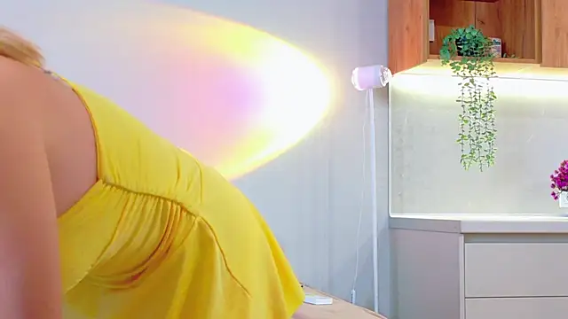 StarrShinee online show from September 20, 2025, 2:45 am