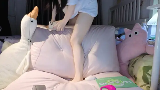 Snapshot of love-uiui chatting on October 15, 2025, 4:29 pm love-uiui online show from October 15, 2025, 4:29 pm