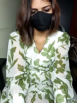 Isha Sax online show from October 4, 2025, 6:22 am