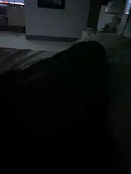 USUARIO-23 online show from April 12, 2026, 11:21 pm