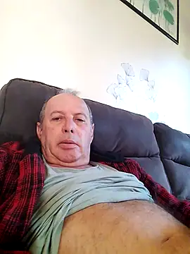 Snapshot of Vince072 chatting on September 15, 2025, 6:46 am Vince072 online show from September 15, 2025, 6:46 am