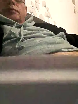 Snapshot of Vince072 chatting on September 26, 2025, 3:43 am Vince072 online show from September 26, 2025, 3:43 am