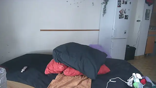 Violett3333 online show from March 18, 2026, 7:06 pm