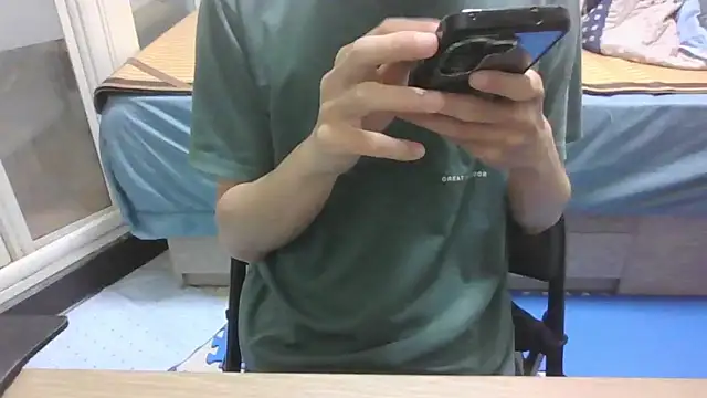 Snapshot of yzy_22_fun chatting on May 7, 2026, 2:33 pm yzy 22 fun online show from May 7, 2026, 2:33 pm