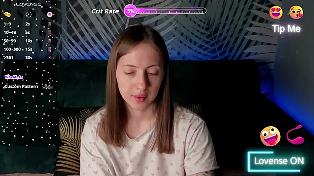 Snapshot of ChristyCrayme chatting on April 24, 2026, 10:01 pm ChristyCrayme online show from April 24, 2026, 10:01 pm