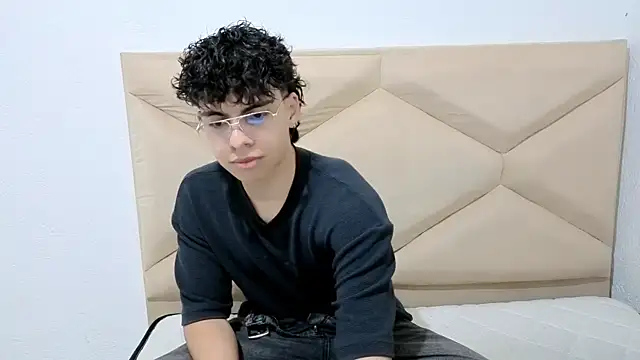 Snapshot of Kei_Dream chatting on September 19, 2025, 3:30 am Kei Dream online show from September 19, 2025, 3:30 am