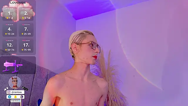 liiamluna  online show from February 26, 2026, 9:30 am